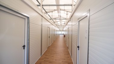 Interior view of the corridor with the respective accommodation units