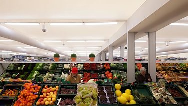 Indoor fruit counter, temporary retail sales area