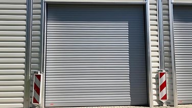Top view of a roller door in a vehicle hall at the FFW Wolfskehlen
