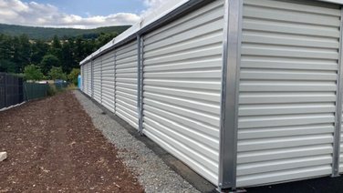Side view of a corner beam of a tent hall from RÖDER