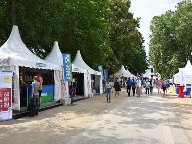 Zeltlandschaft mit C-Tents von RÖDER - Pagodenzelte