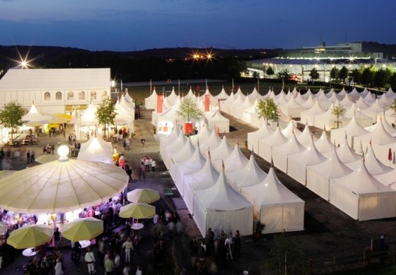 Several pagoda tents from RÖDER created into a tent landscape.