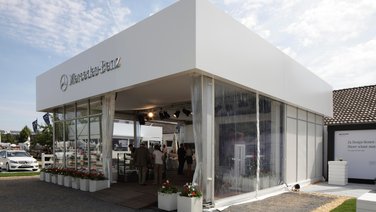 Side view showroom solution mercedes
