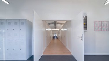 Lightweight_building_as_refugee_accommodation_-_view_through_the_corridor