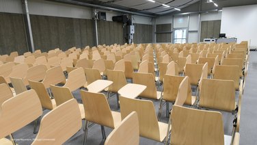 Interior view into the lecture theatre of a temporary lightweight hall from RÖDER