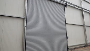 Lightweight hall with roller door entry