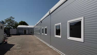 Side view of a lightweight hall with internal ISO façade 60 mm