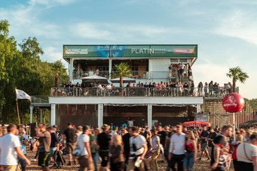 Tente à deux étages de Röder en journée