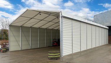  Side view of a small transshipment hall with trapezoidal sheet metal façade