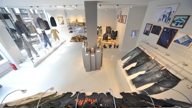 Interior view of a pop-up store - panoramic view at the entrance