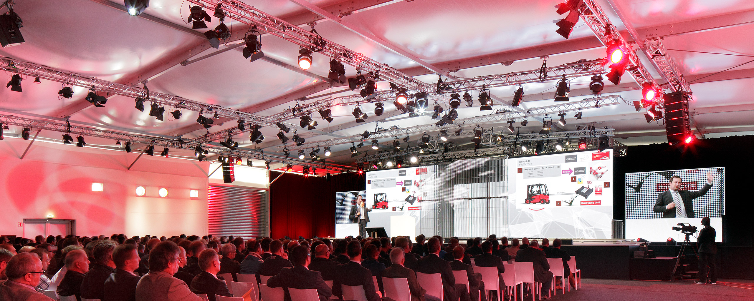 Interior view of the LINDE in-house exhibition built by röder