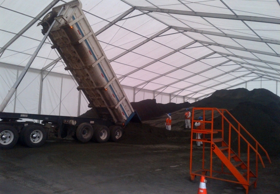 Storage hall for bulk goods