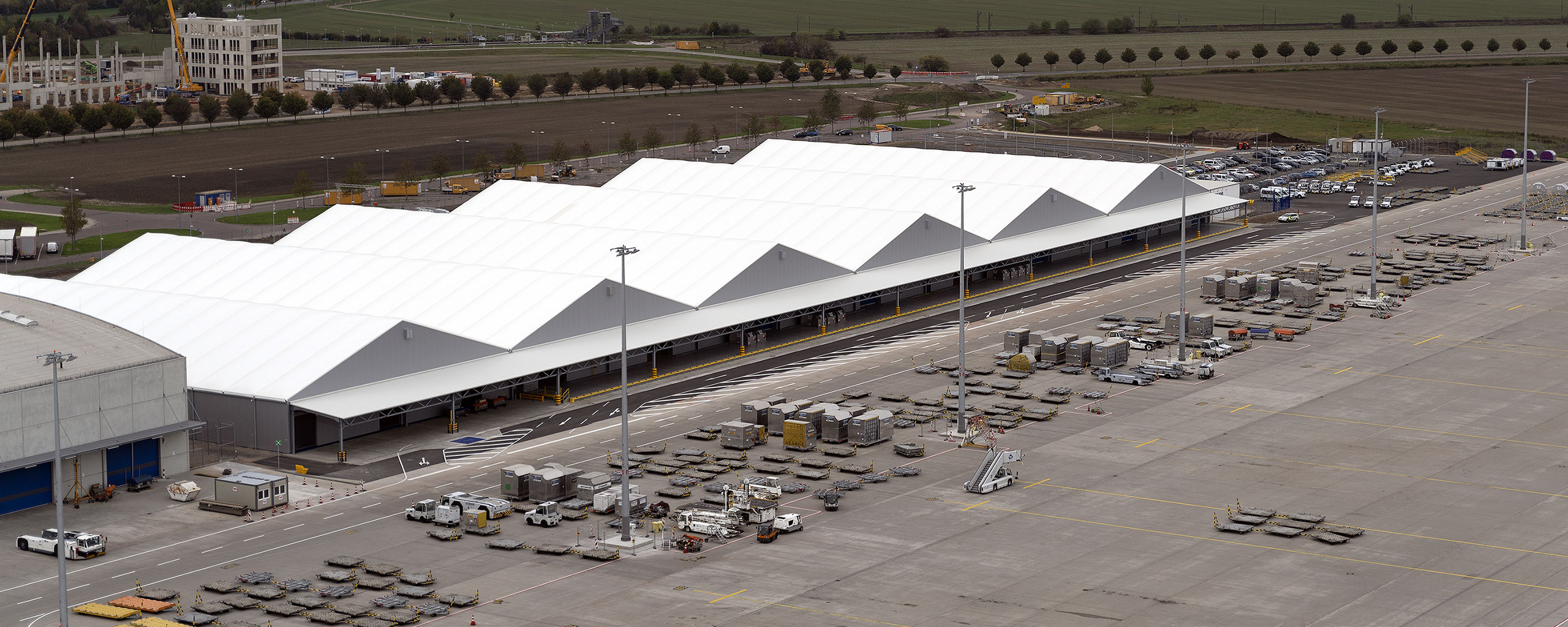 Modular Air Hub Leipzig birds eye view of a multi-aisled lightweight hall on the airport site
