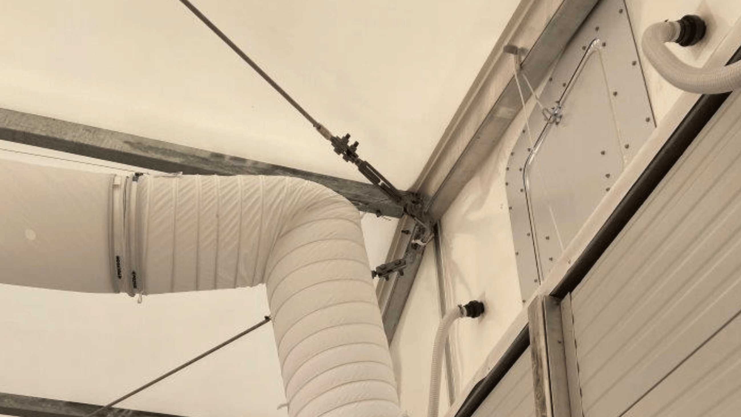 Thermodachplane und Rauchabzugsklappe