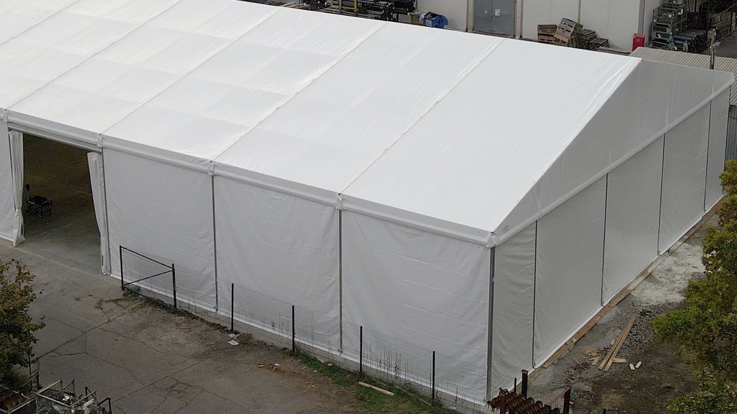 Bird's eye view of an S-line of a rental hall