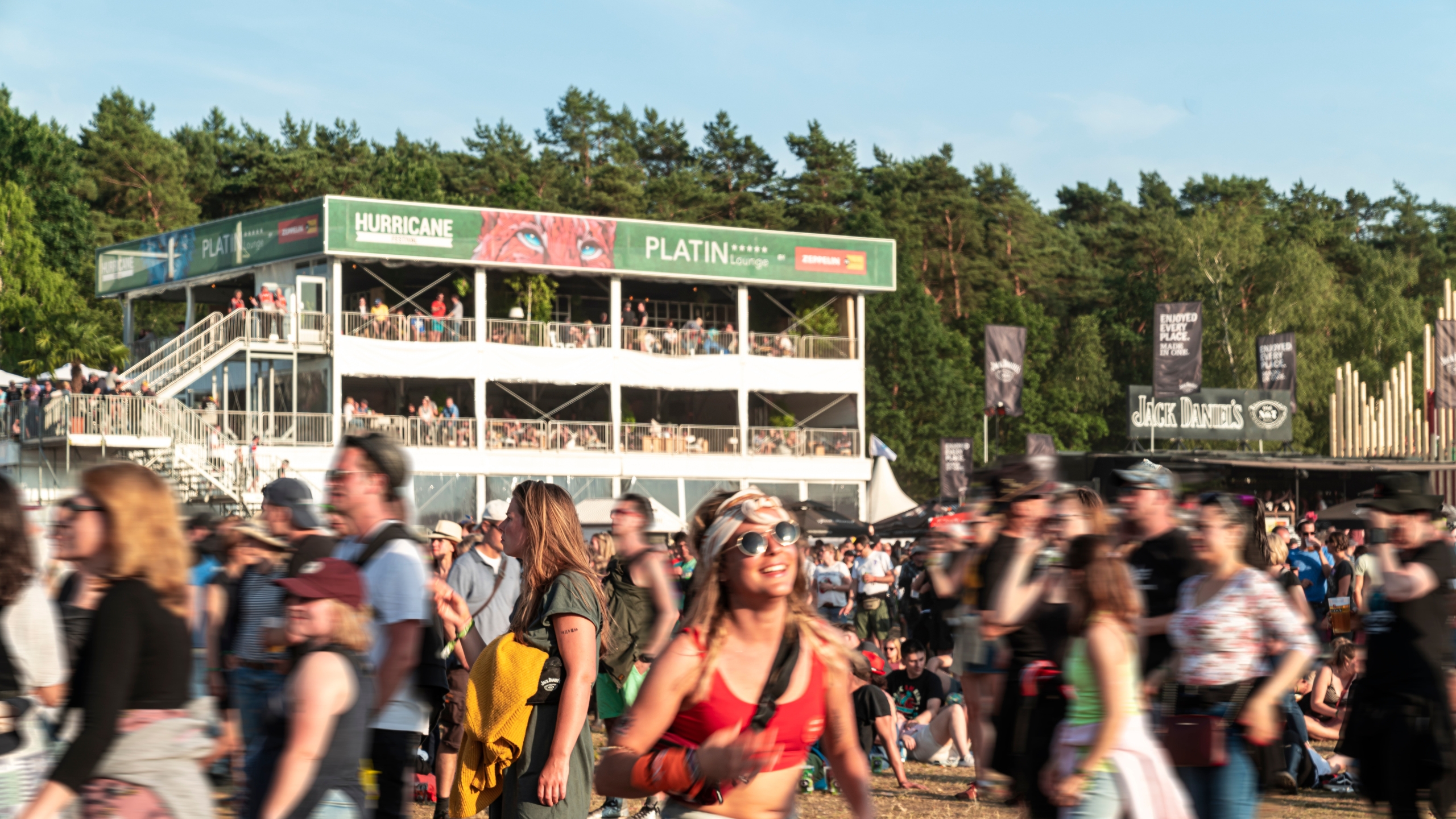 Front view VIP event tent Solutions by daylight Vorderseite_Eventzelt_VIP_SOLUTIONs.jpg