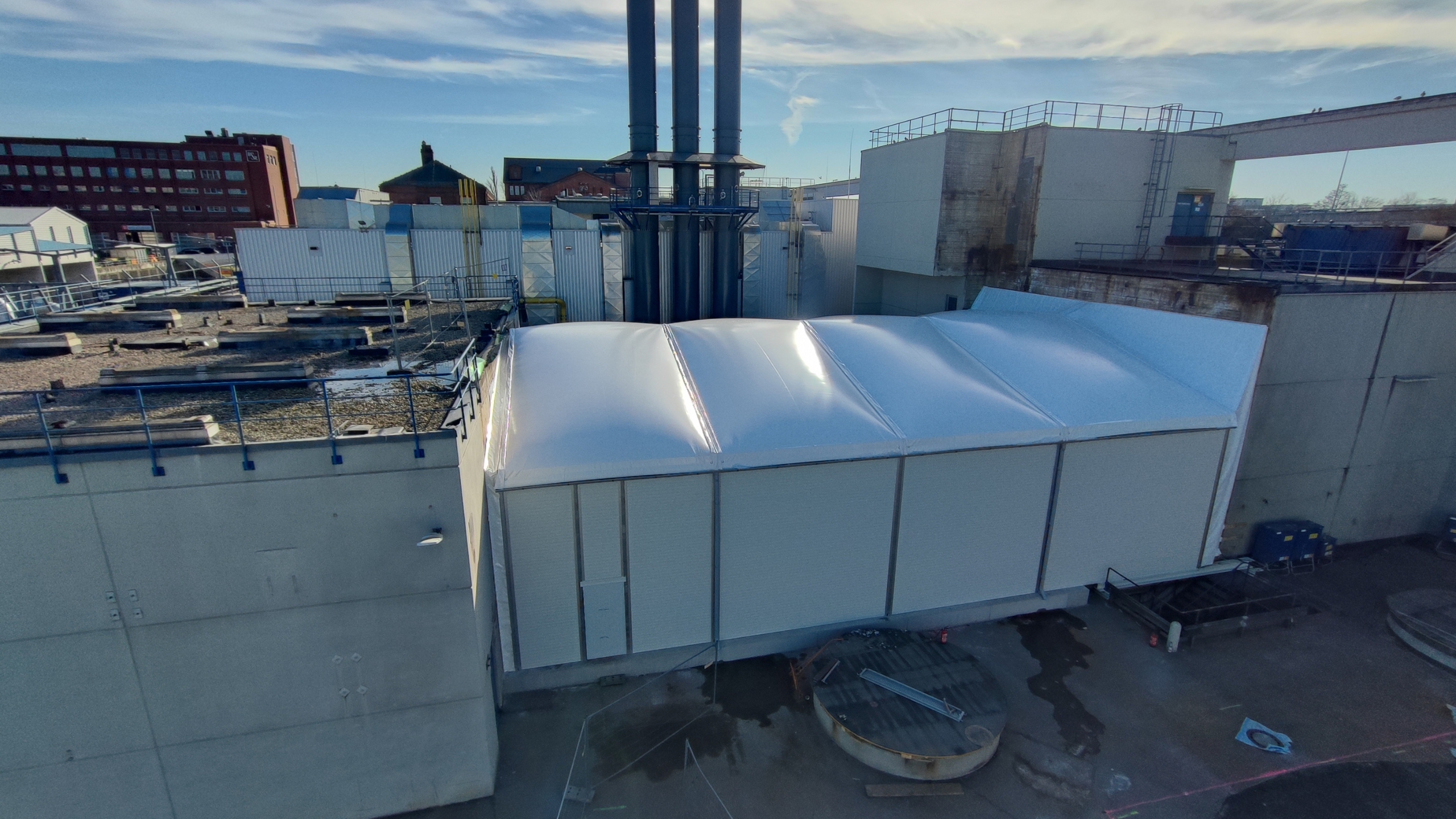 Bird's eye view of the weather protection hall no 3 view on thermal roof tarpaulin Wetterschutzhalle_3_Vogelperspektive.jpg
