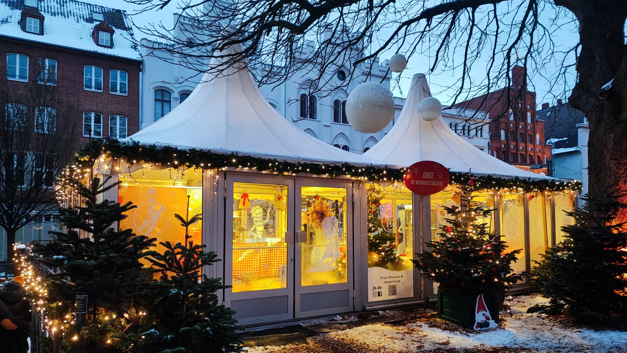 Exterior view of mobile sales area Lübeck Aussenansicht_Mobiler_Verkaufsraum_Luebeck.jpg